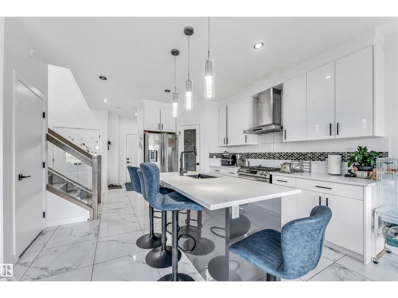 5809 65 St Property Photo 10