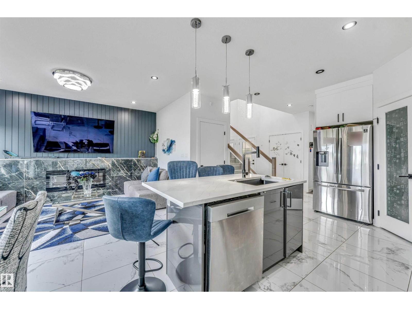 5809 65 St Property Photo 12