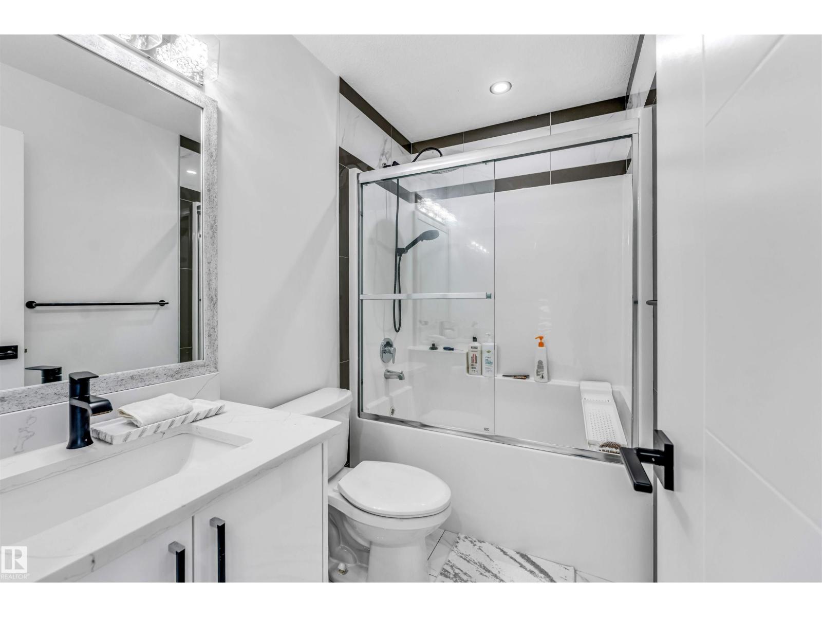 5809 65 St Property Photo 24