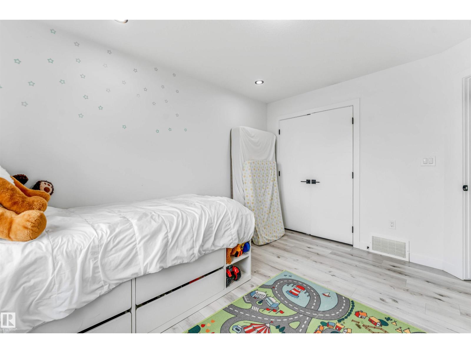 5809 65 St Property Photo 29