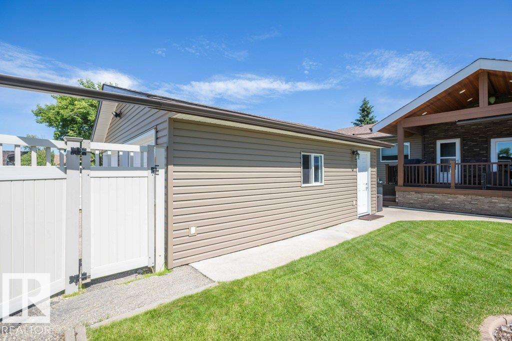 10420 111 Av Property Photo 7