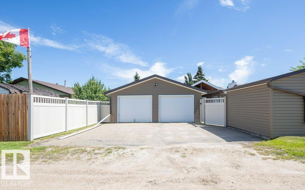 10420 111 Av Property Photo 9
