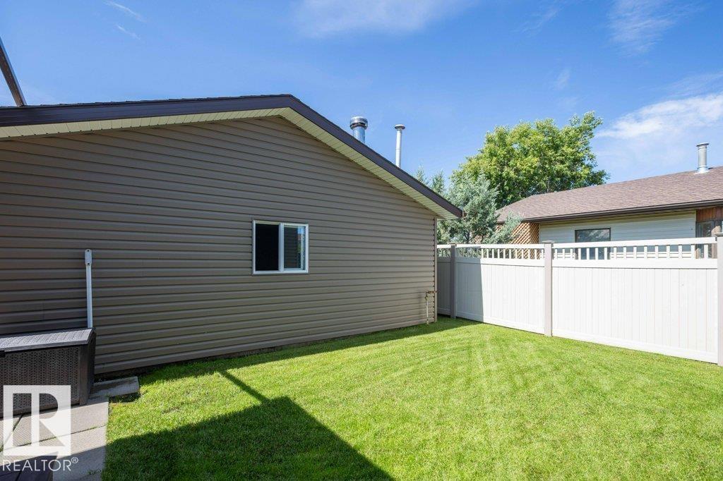 10420 111 Av Property Photo 11