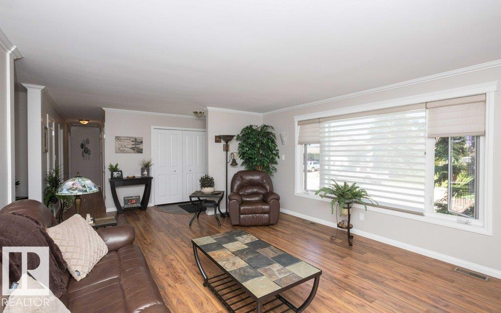 10420 111 Av Property Photo 19