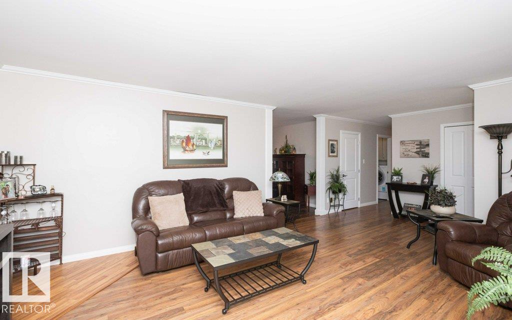 10420 111 Av Property Photo 20
