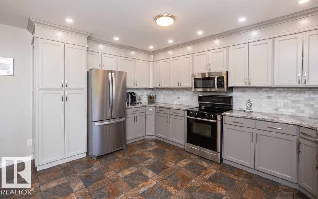 10420 111 Av Property Photo 25