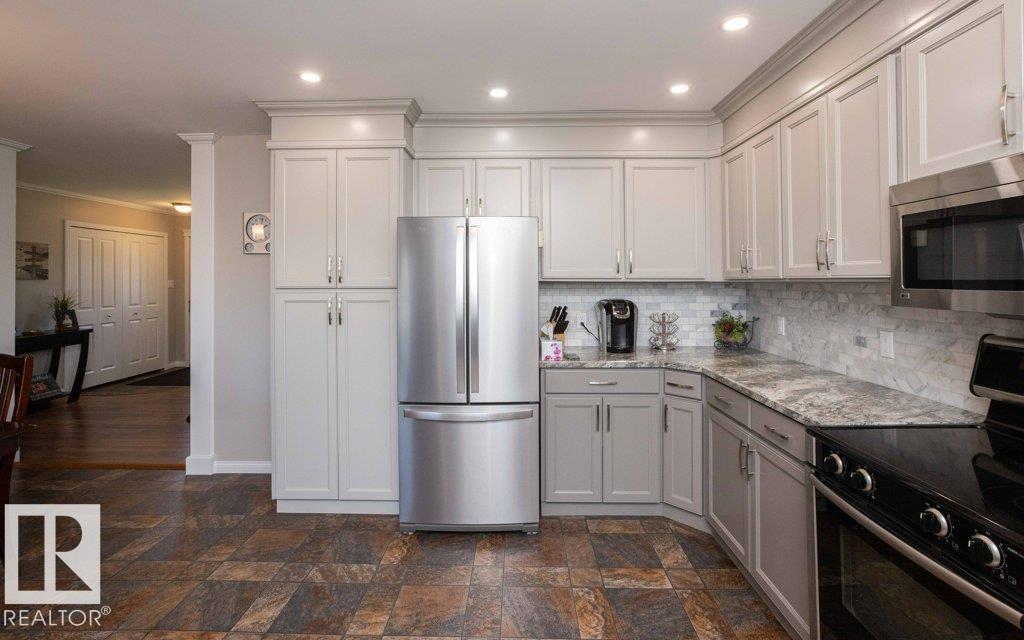 10420 111 Av Property Photo 26