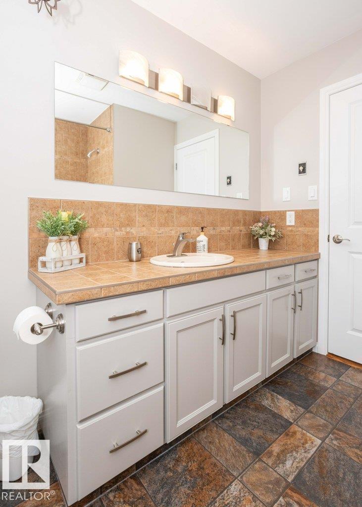 10420 111 Av Property Photo 45