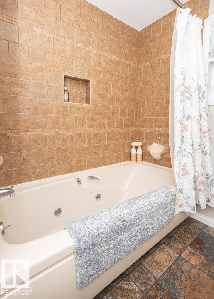 10420 111 Av Property Photo 46