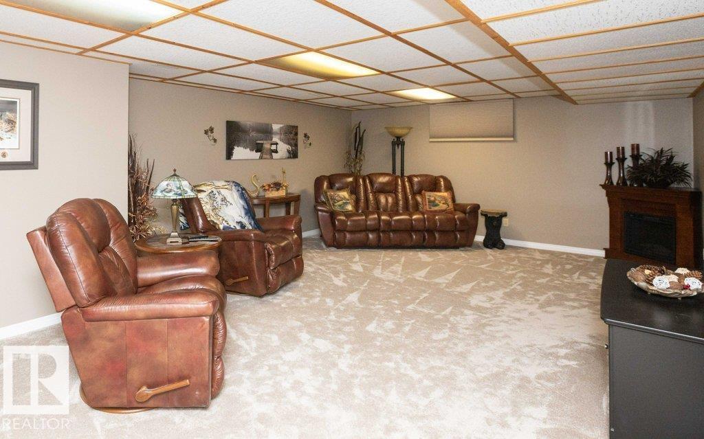10420 111 Av Property Photo 52