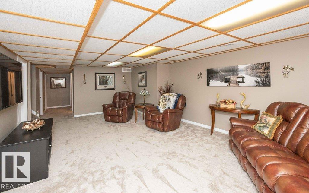 10420 111 Av Property Photo 54