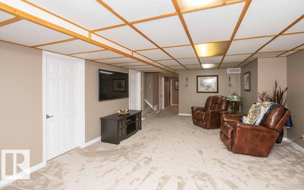 10420 111 Av Property Photo 55