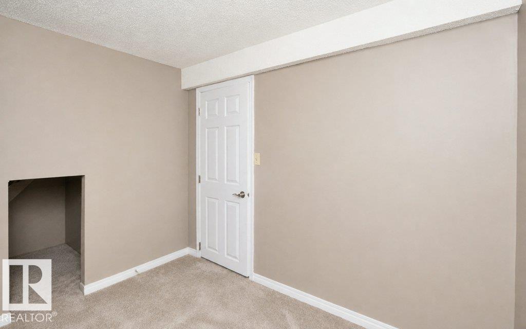 10420 111 Av Property Photo 57