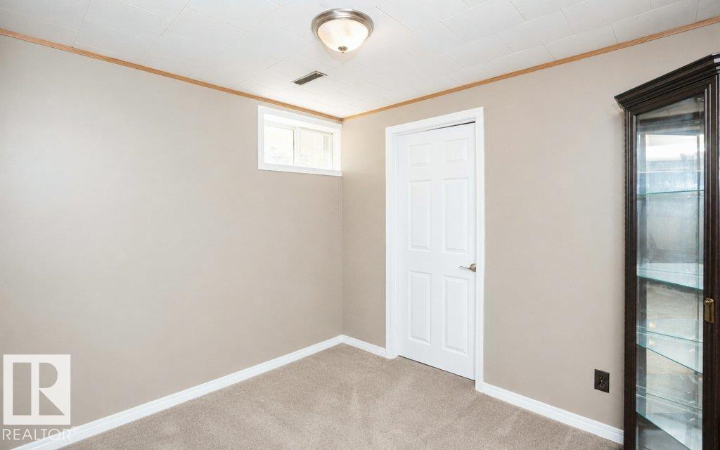 10420 111 Av Property Photo 58