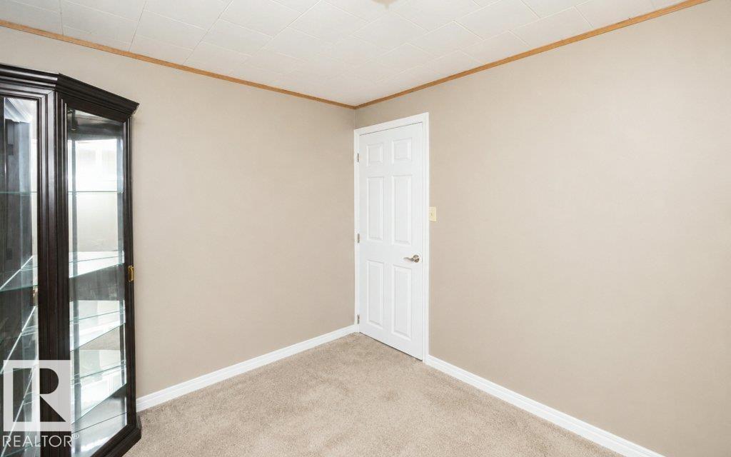 10420 111 Av Property Photo 59