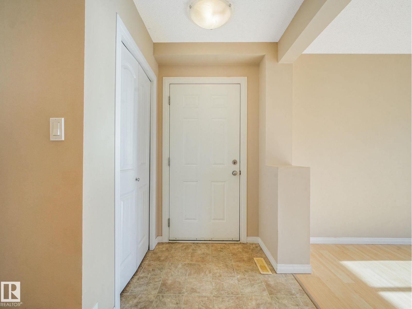 #4 11813 43 St Nw Property Photo 6