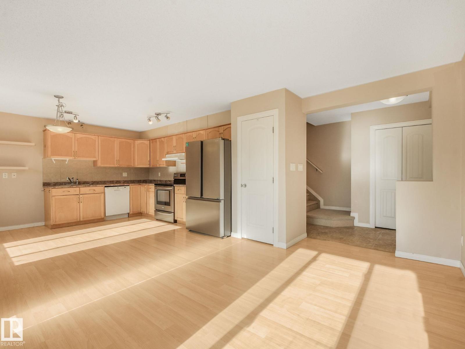 #4 11813 43 St Nw Property Photo 9