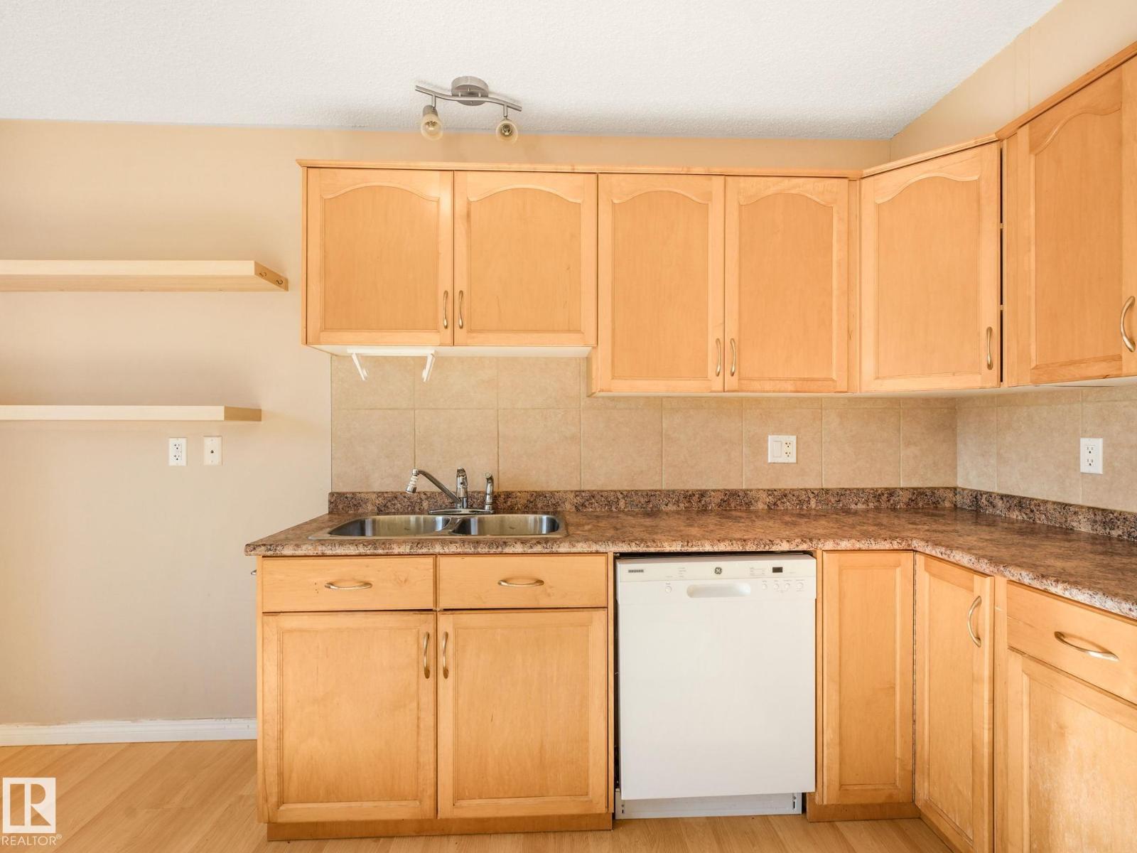 #4 11813 43 St Nw Property Photo 11