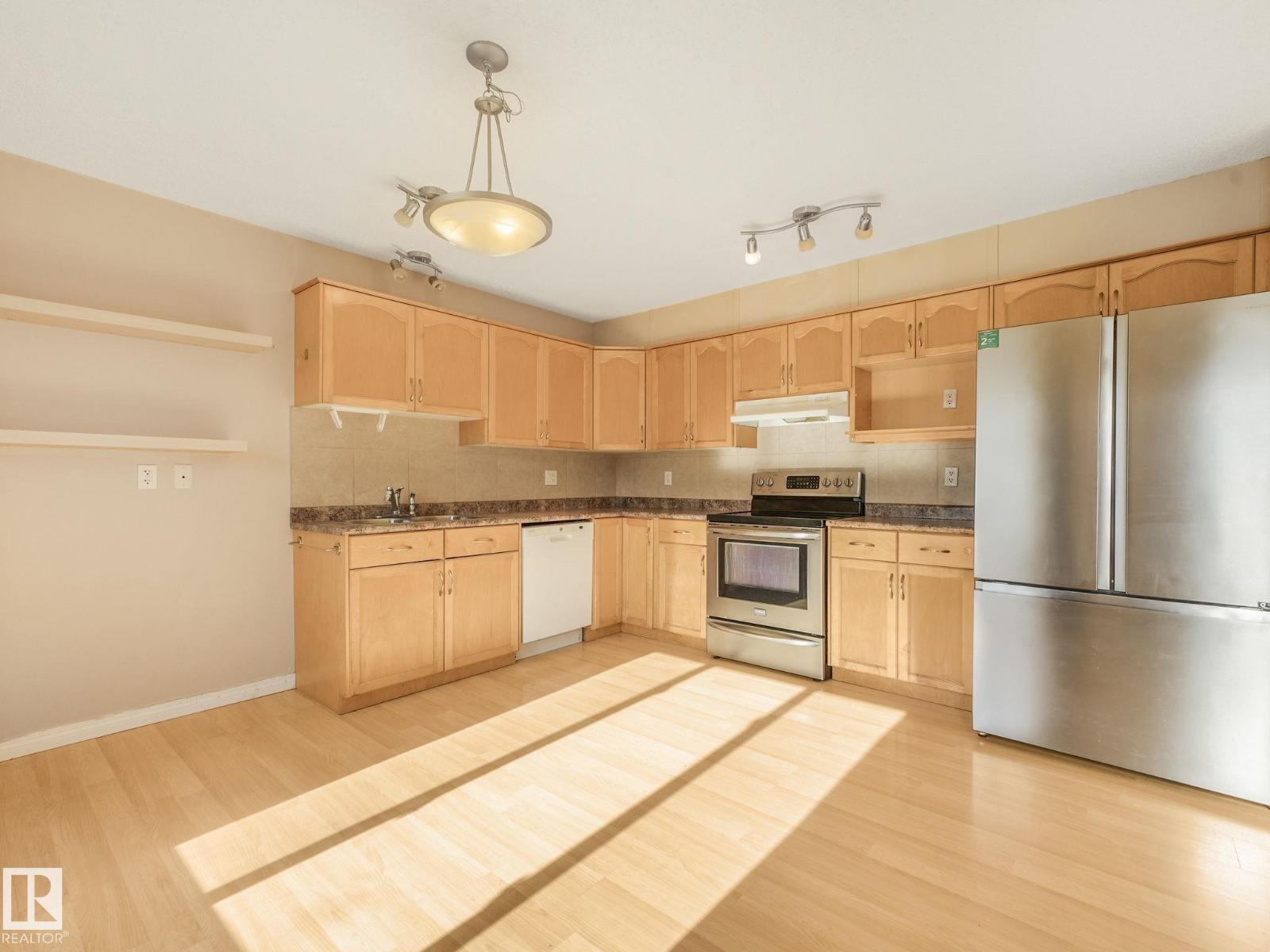 #4 11813 43 St Nw Property Photo 12