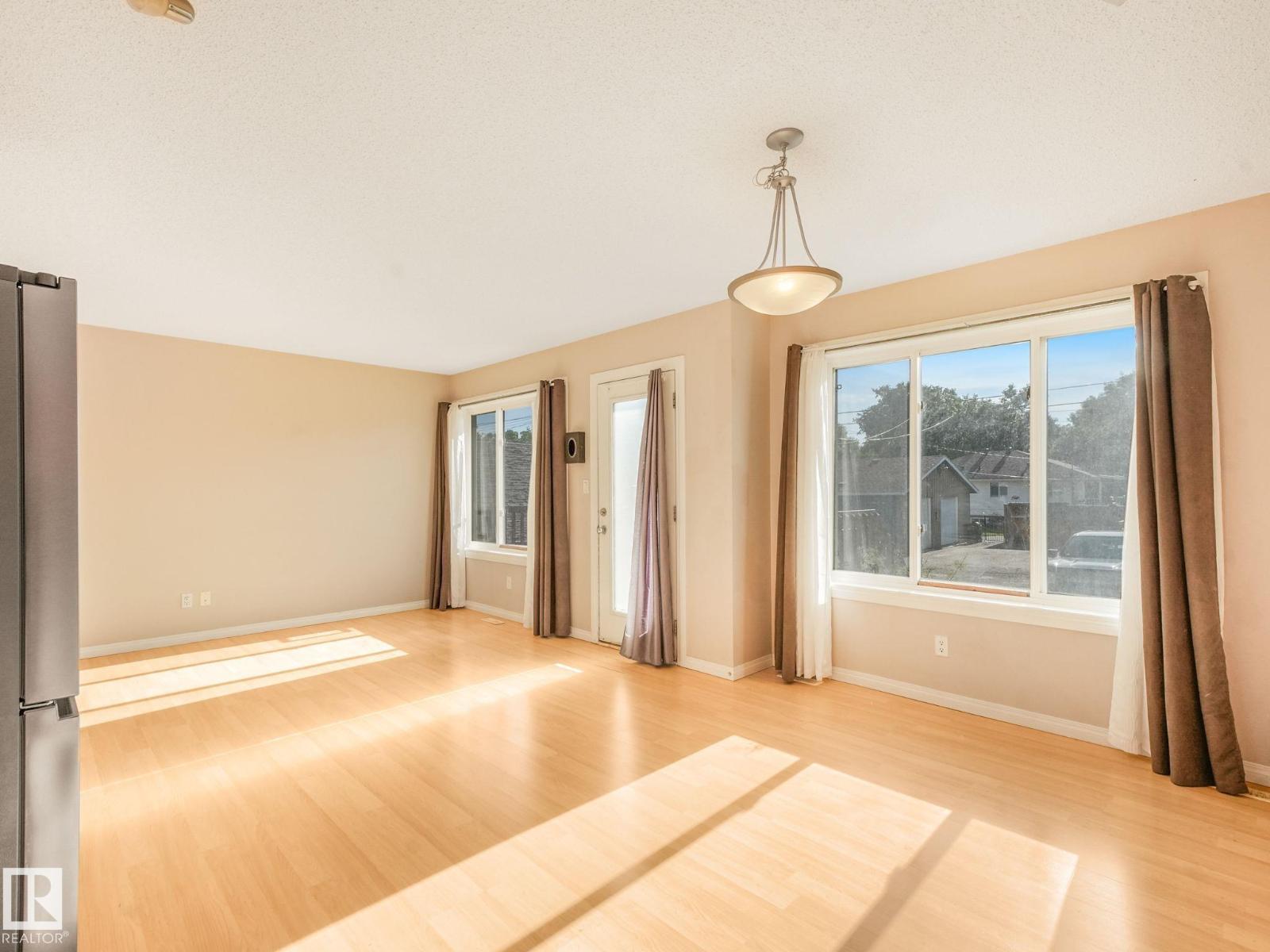 #4 11813 43 St Nw Property Photo 15