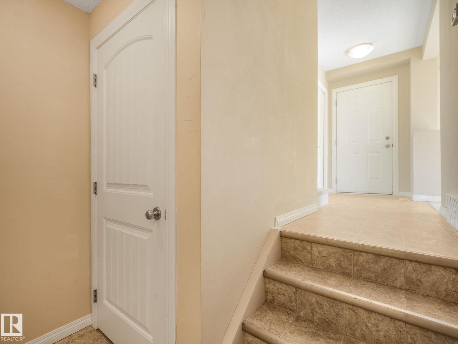#4 11813 43 St Nw Property Photo 17