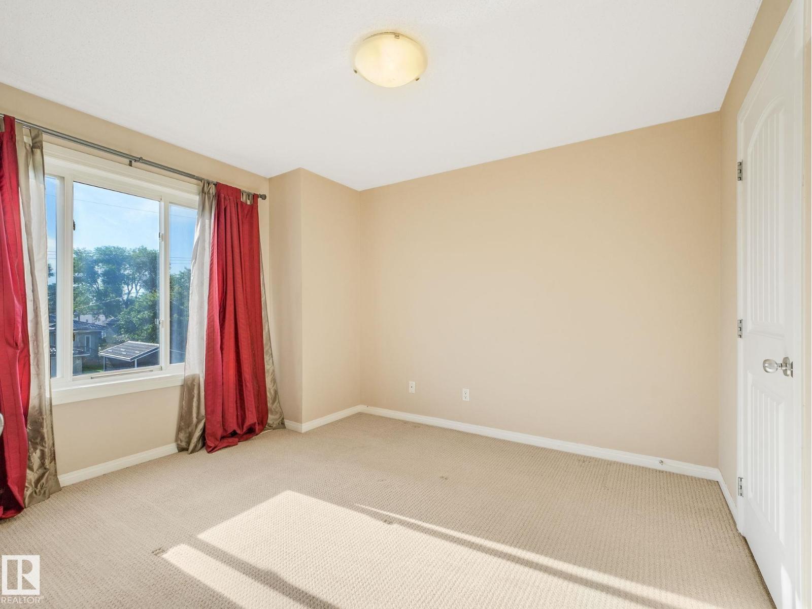 #4 11813 43 St Nw Property Photo 22