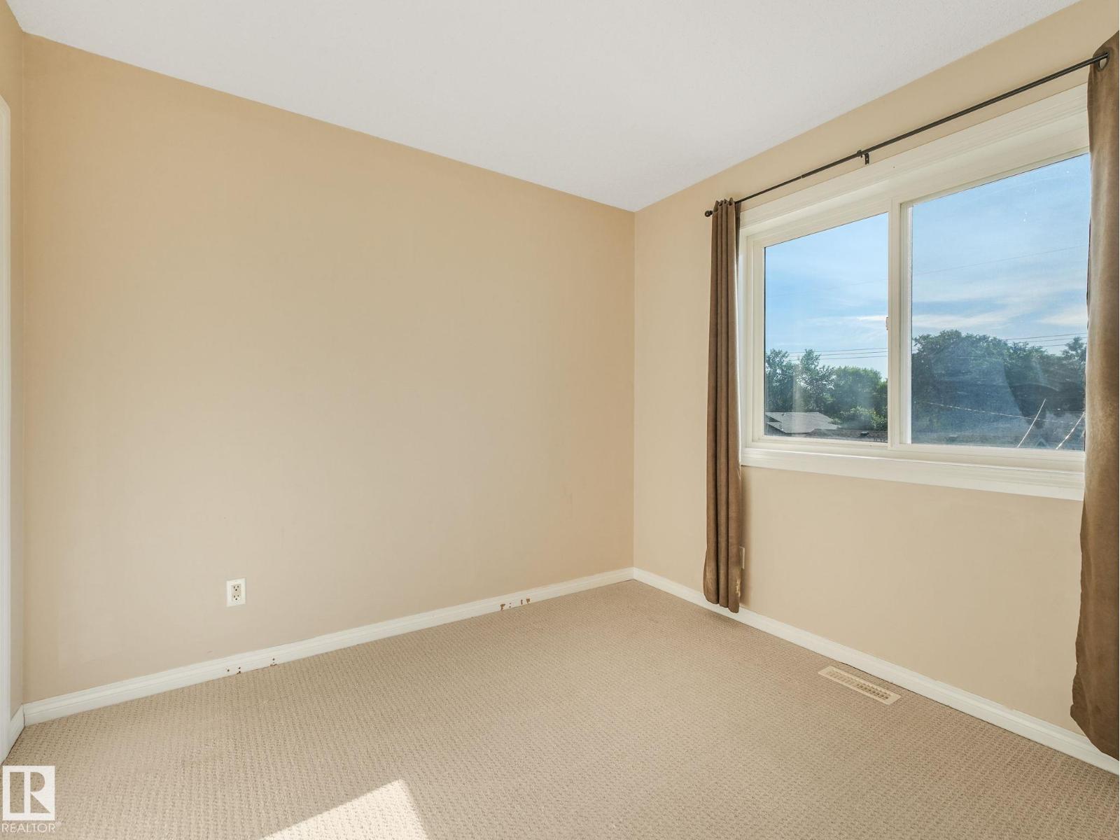 #4 11813 43 St Nw Property Photo 26