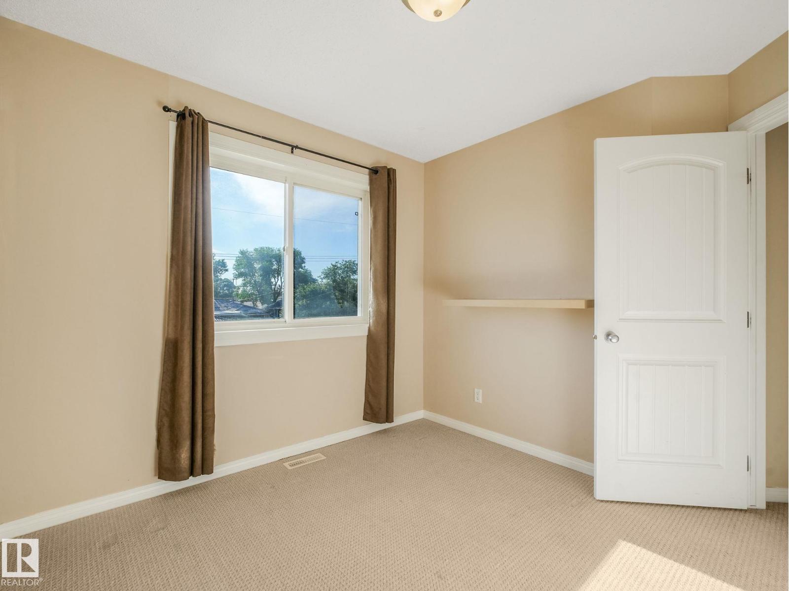 #4 11813 43 St Nw Property Photo 27