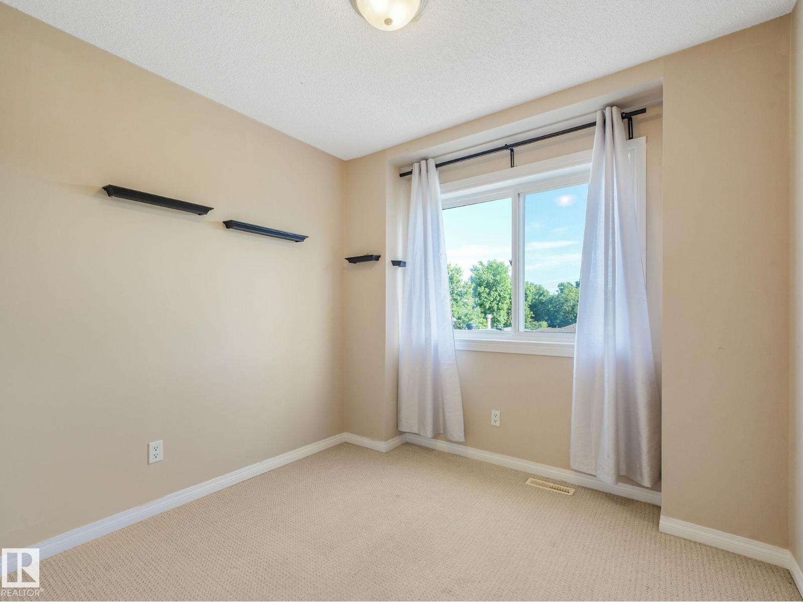 #4 11813 43 St Nw Property Photo 29