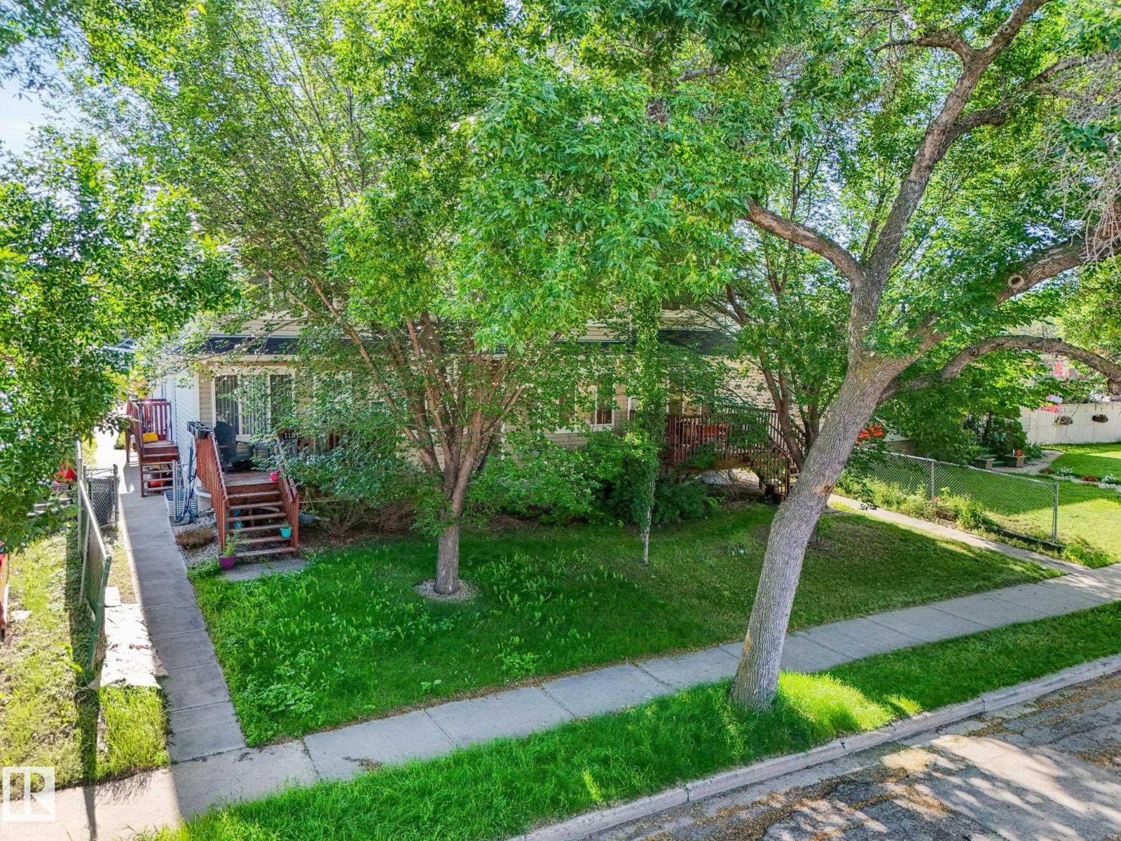 #4 11813 43 St Nw Property Photo 33