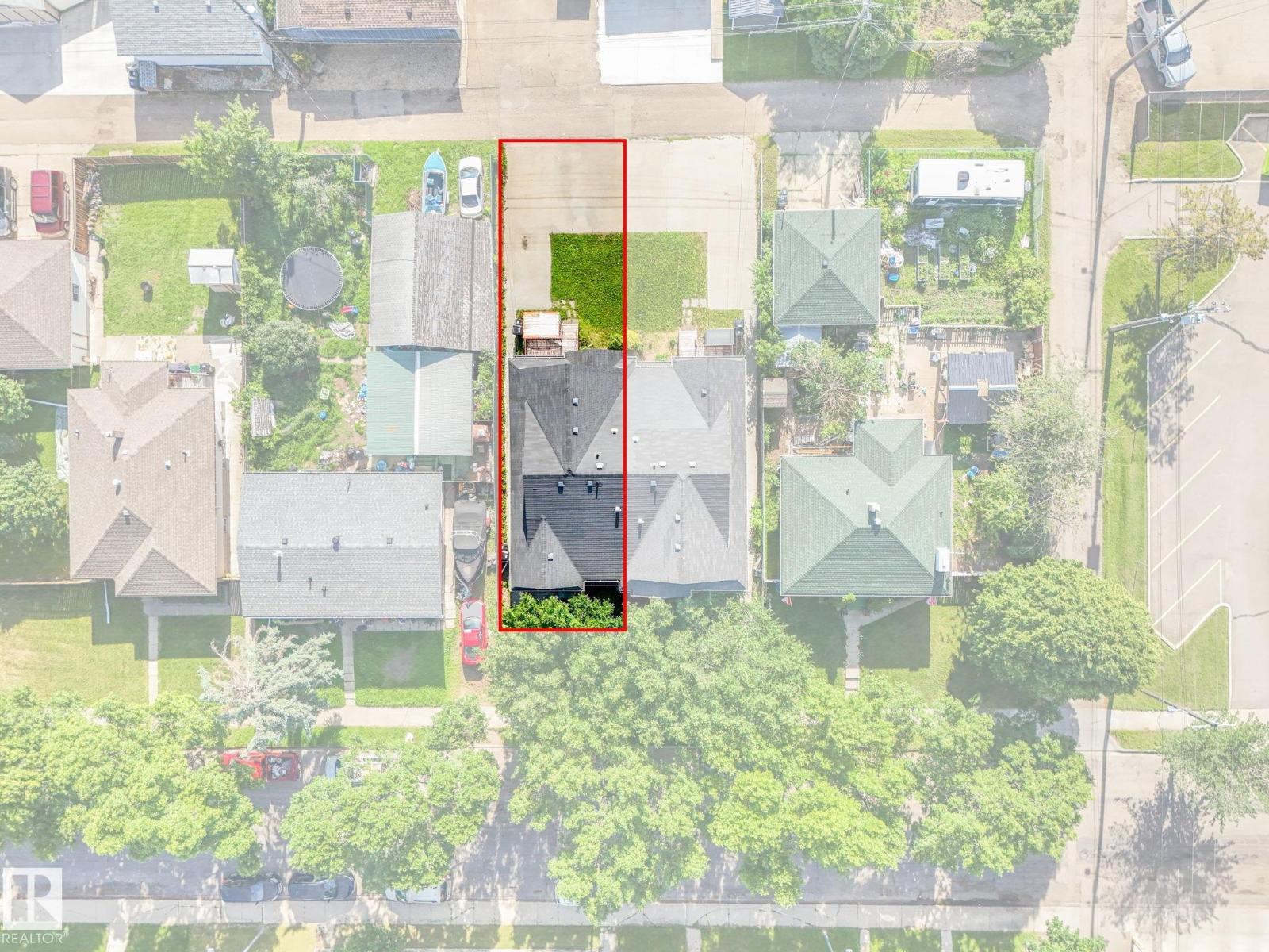 #4 11813 43 St Nw Property Photo 37