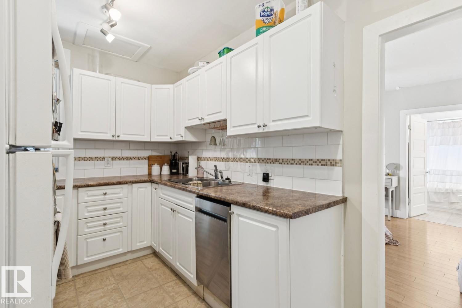 11229 99 Av Nw Property Photo 7