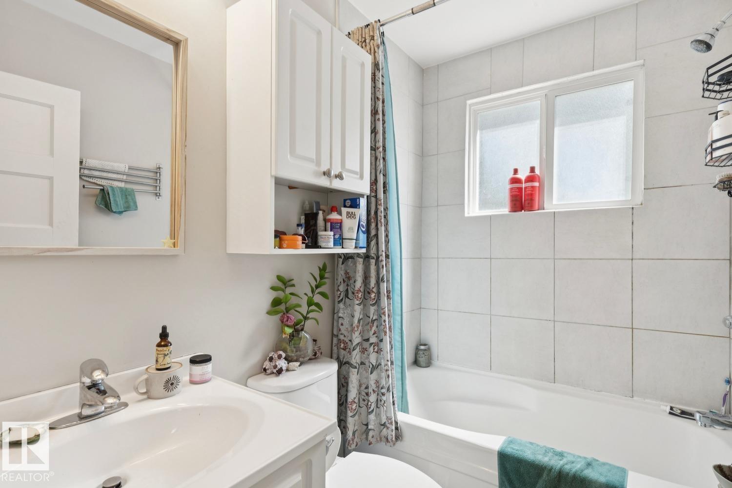 11229 99 Av Nw Property Photo 17