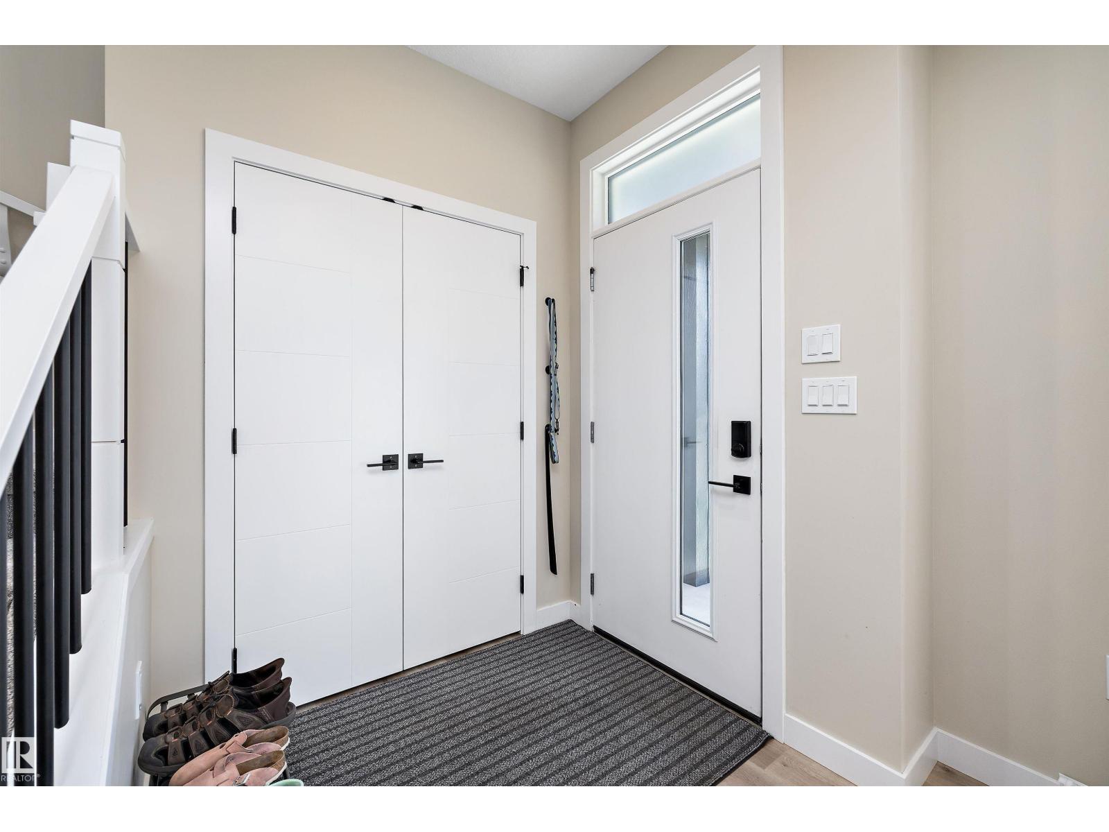 7208 78 Av Nw Property Photo 2