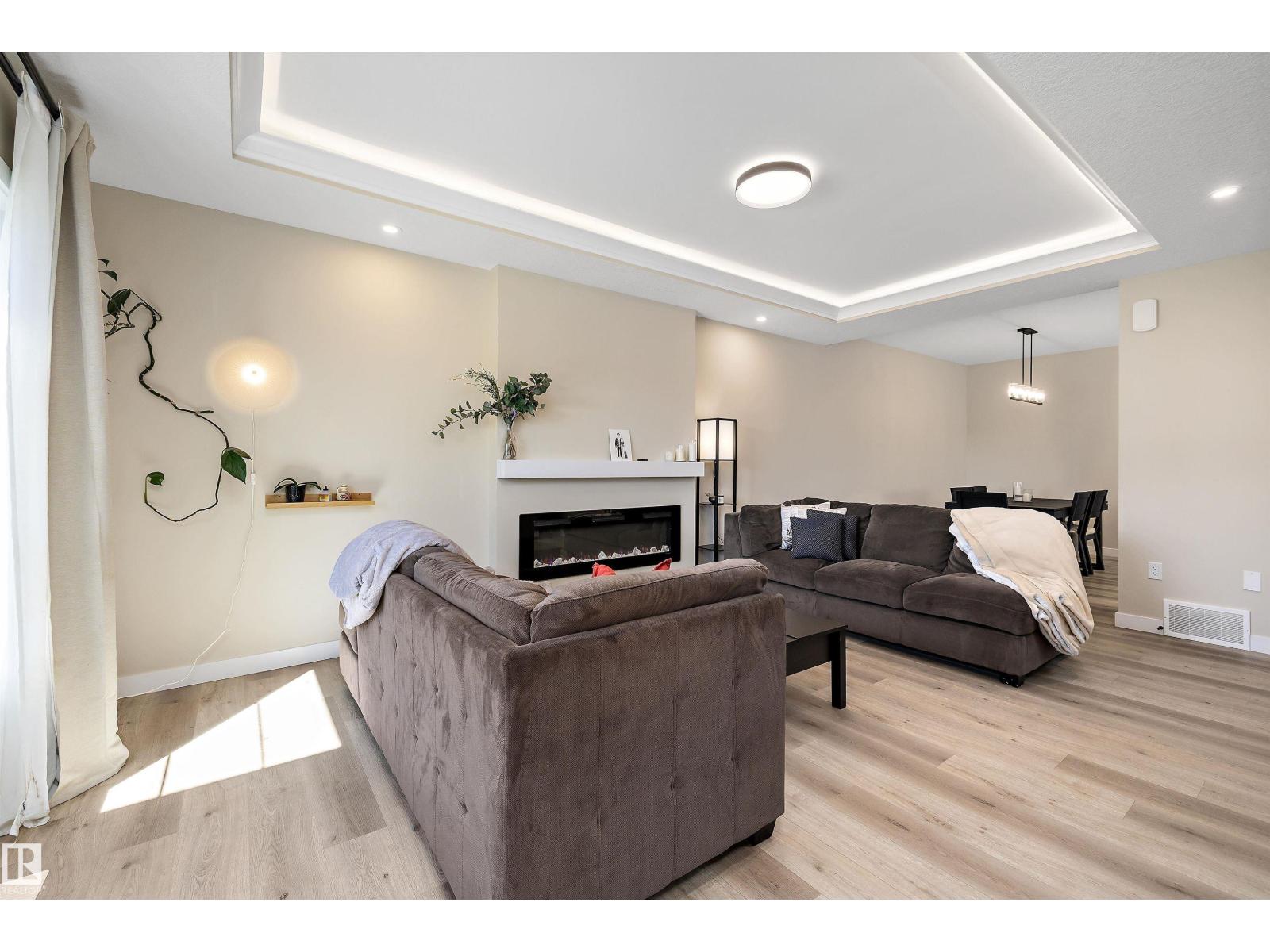 7208 78 Av Nw Property Photo 3