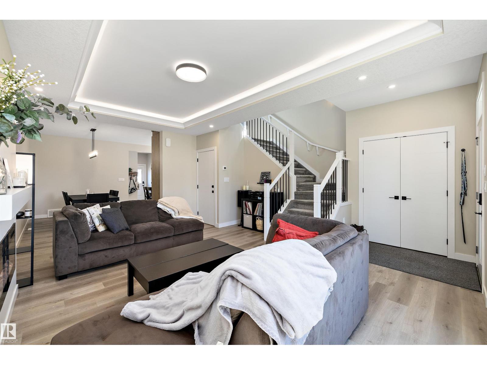 7208 78 Av Nw Property Photo 4