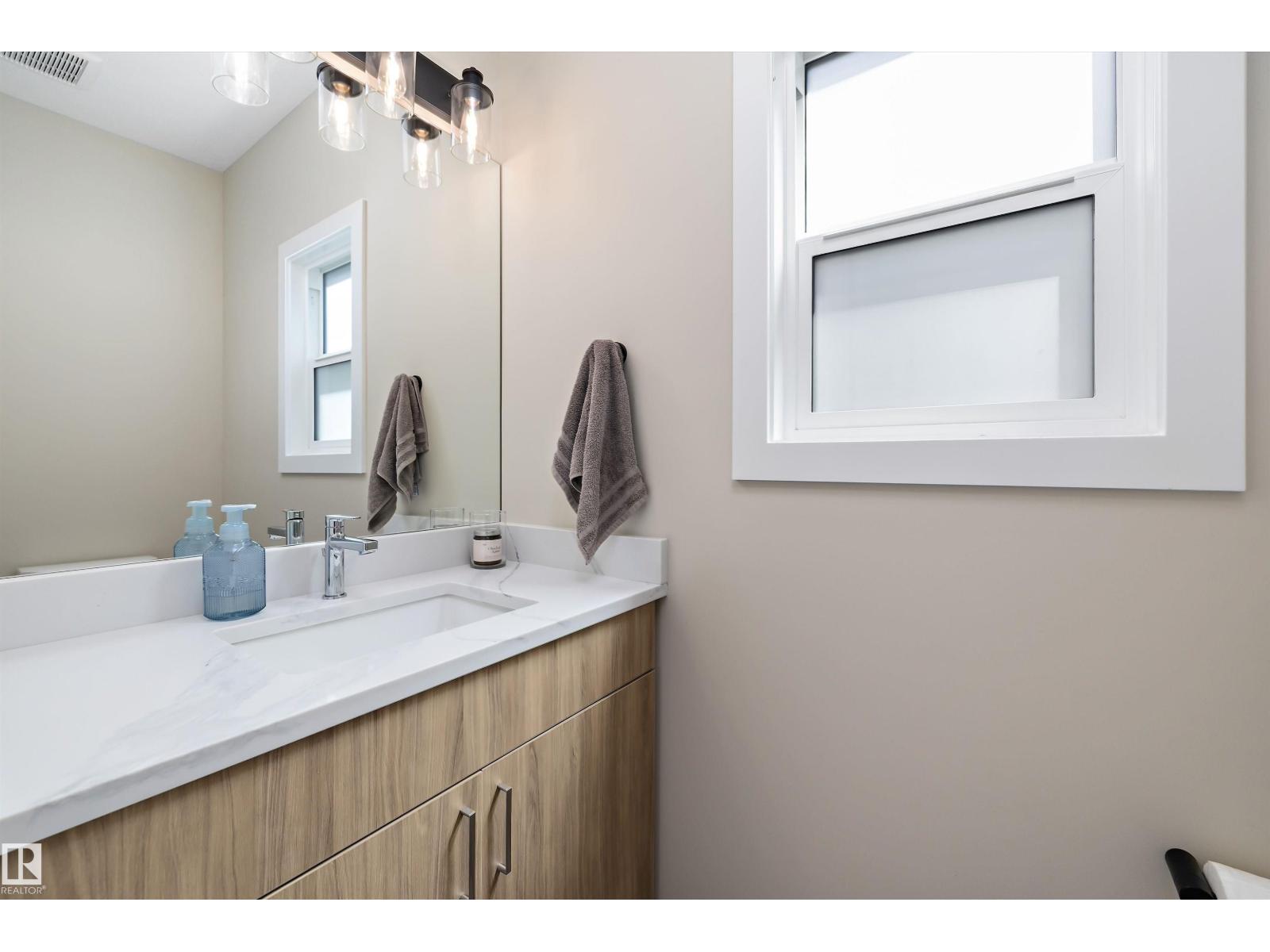 7208 78 Av Nw Property Photo 16