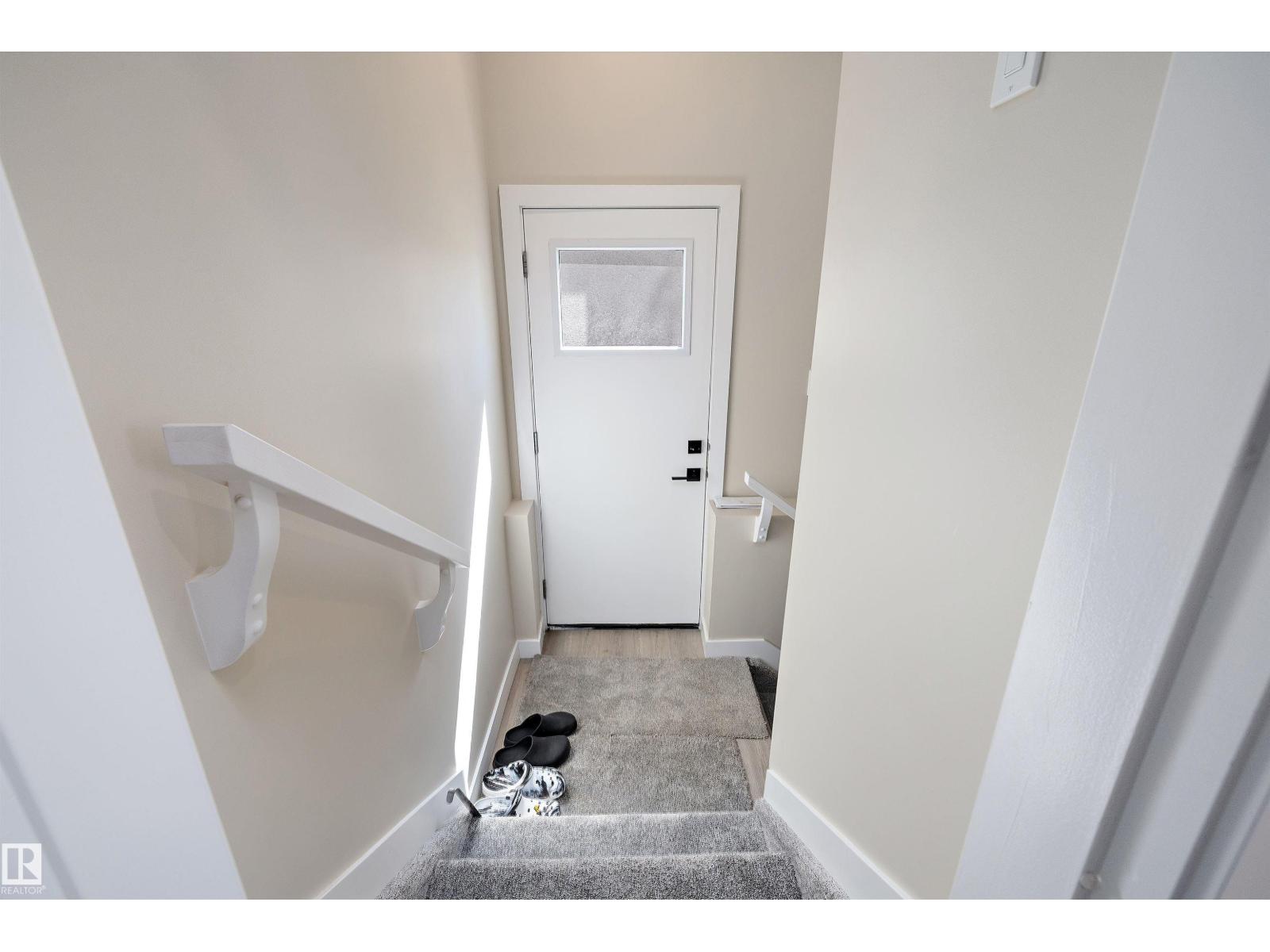 7208 78 Av Nw Property Photo 17