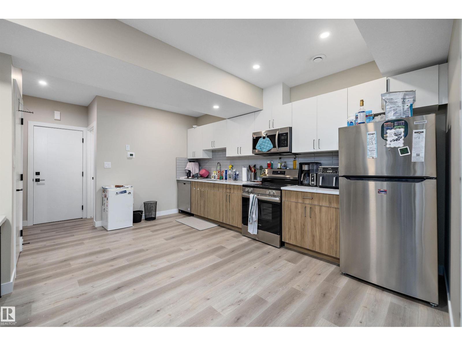 7208 78 Av Nw Property Photo 21