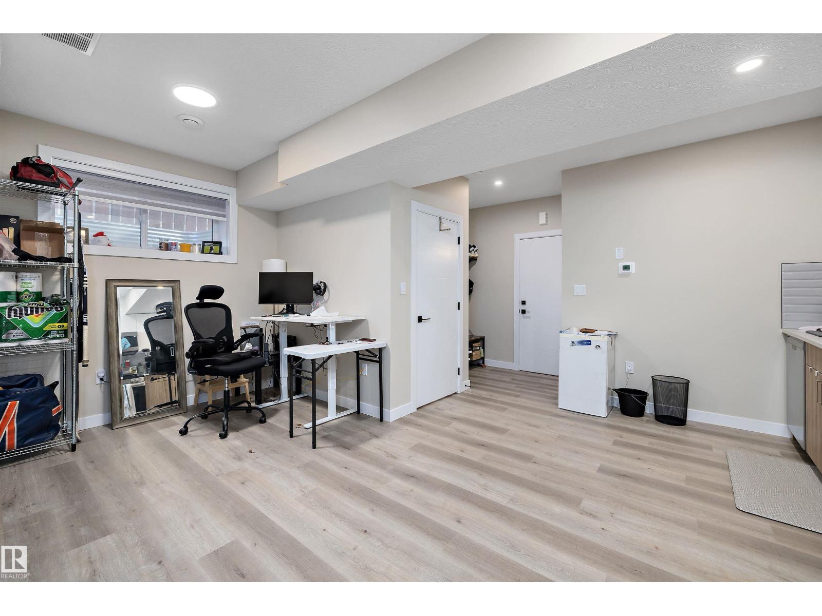 7208 78 Av Nw Property Photo 26