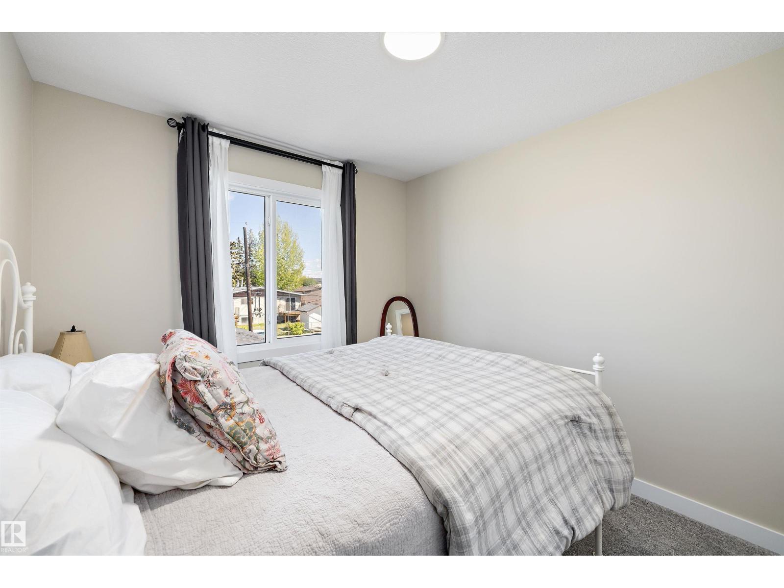 7208 78 Av Nw Property Photo 35