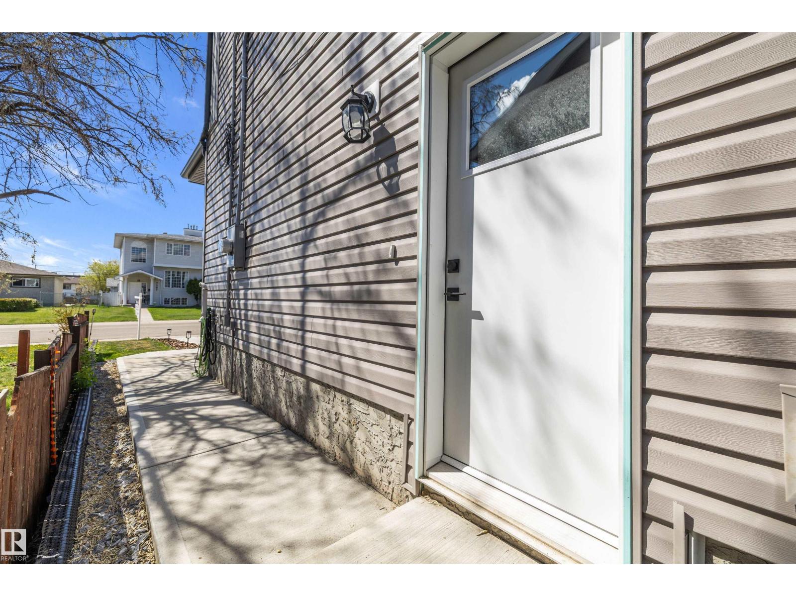 7208 78 Av Nw Property Photo 49