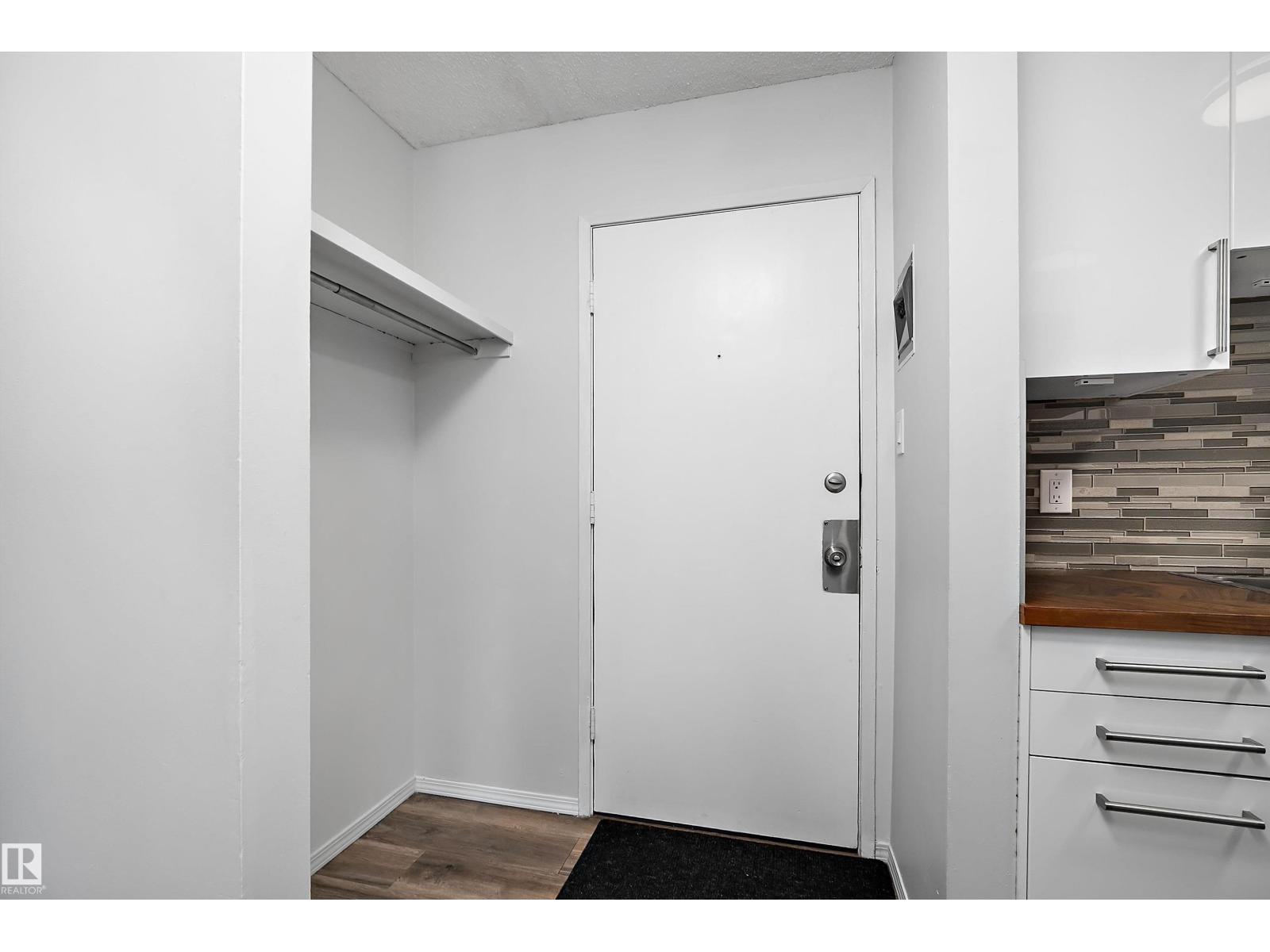 #304 10720 127 St Nw Property Photo 3