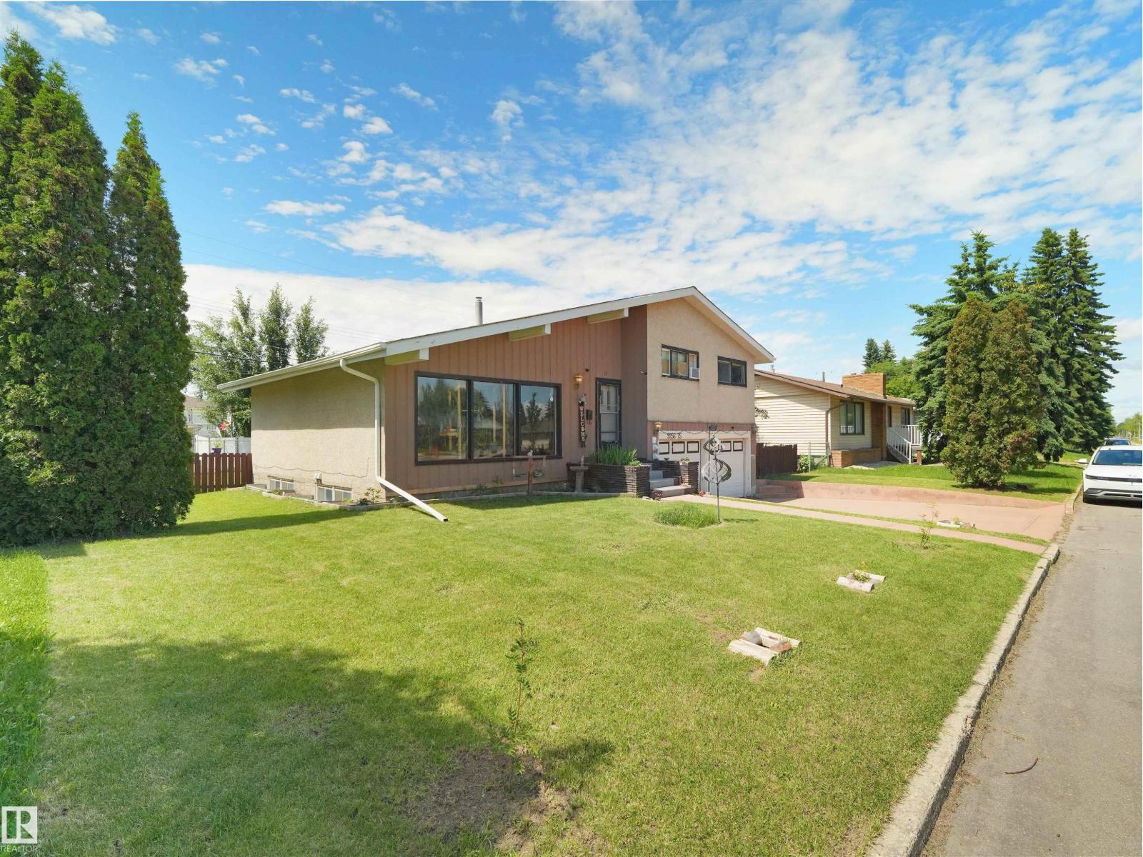 9256 75 St Nw Property Photo 3