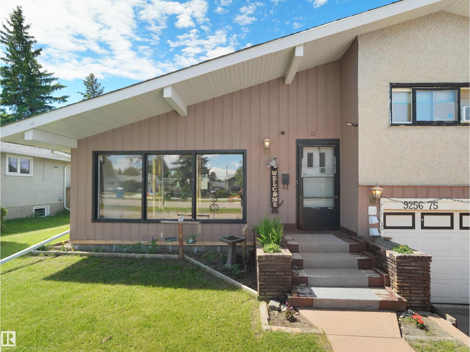 9256 75 St Nw Property Photo 4