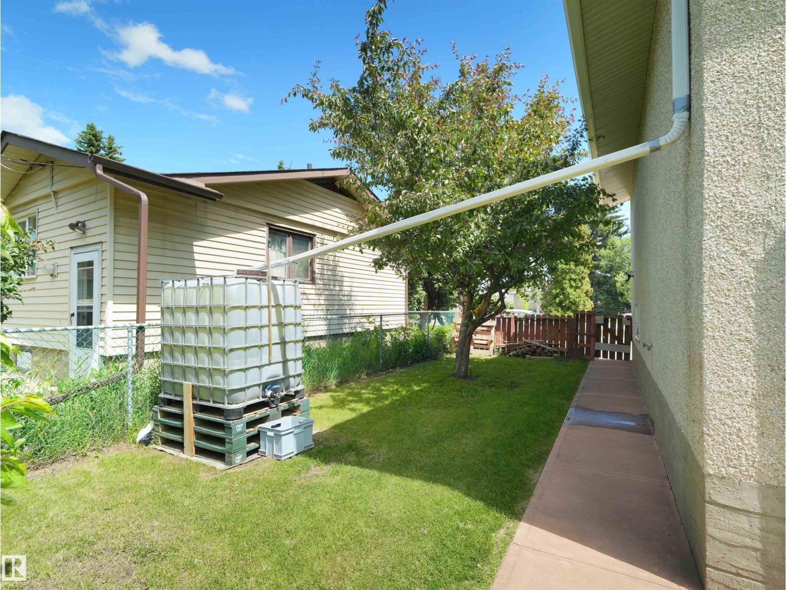 9256 75 St Nw Property Photo 7