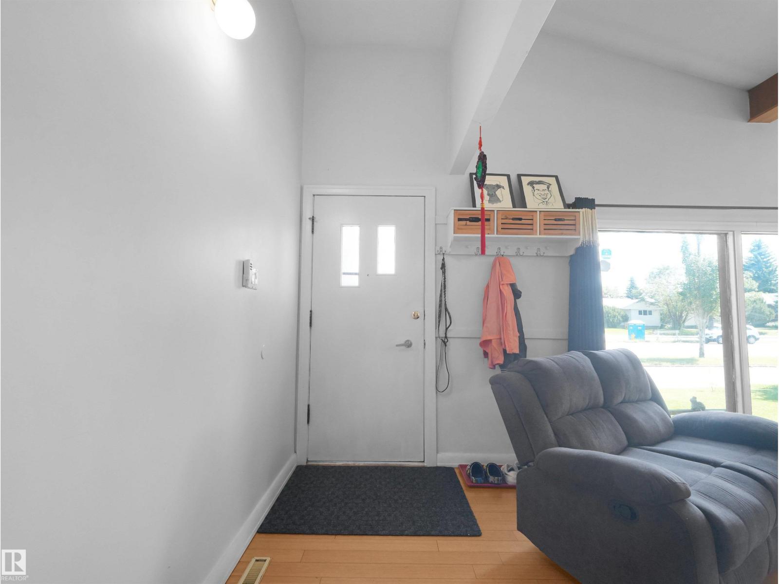 9256 75 St Nw Property Photo 9