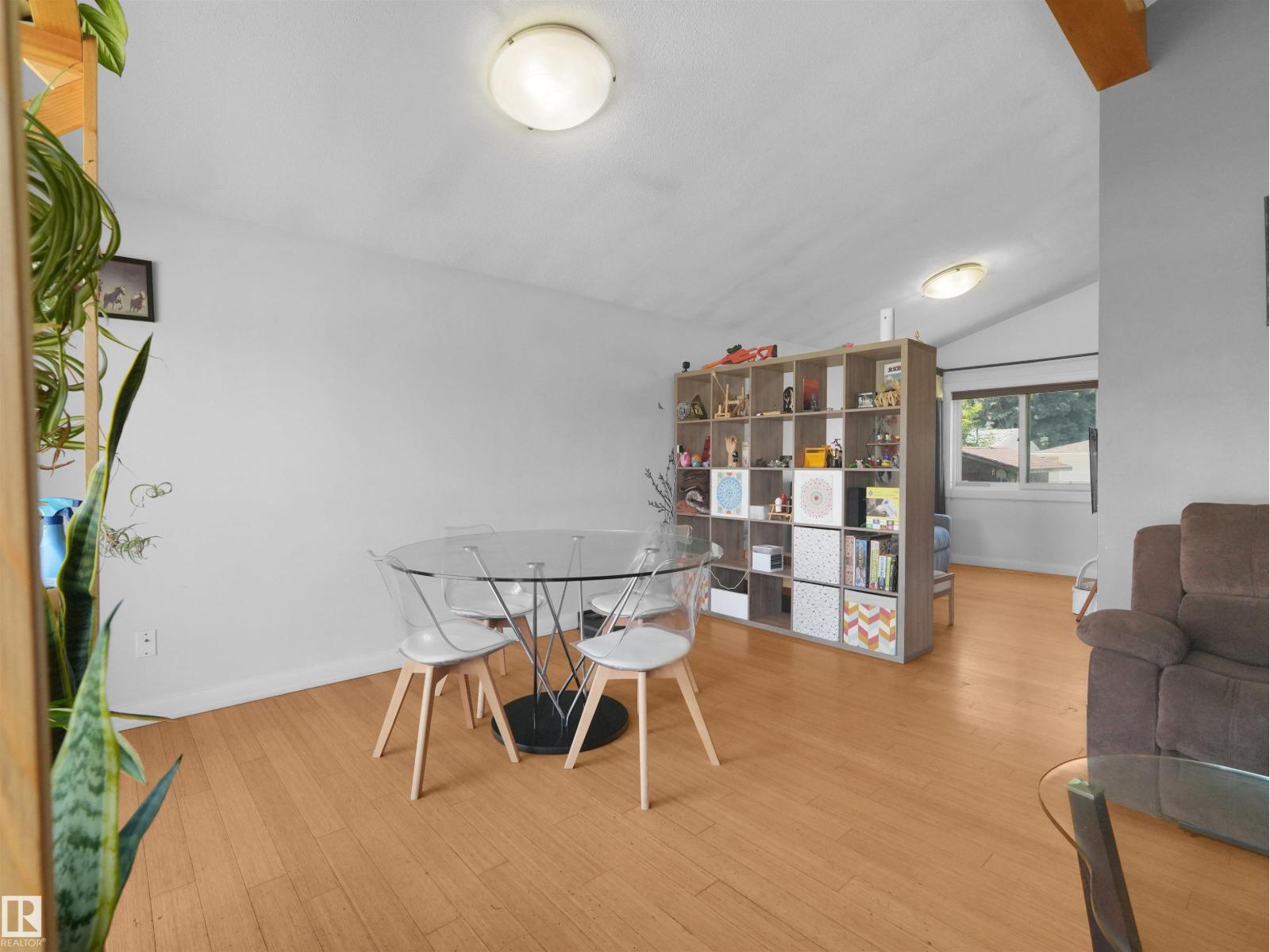 9256 75 St Nw Property Photo 14