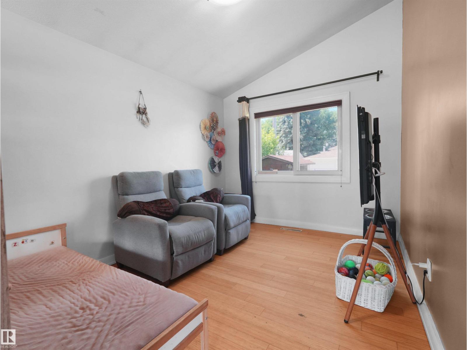 9256 75 St Nw Property Photo 15