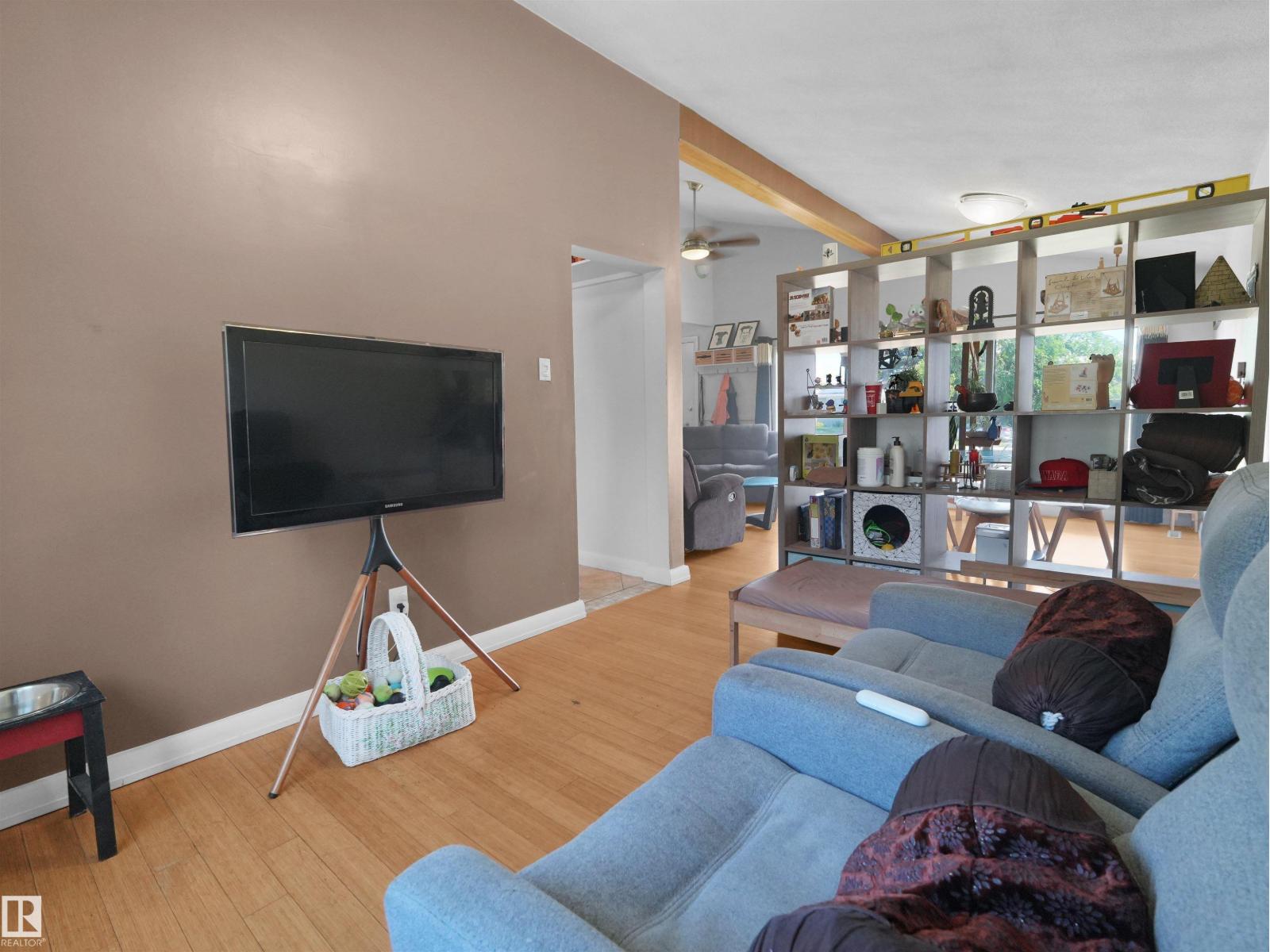 9256 75 St Nw Property Photo 16